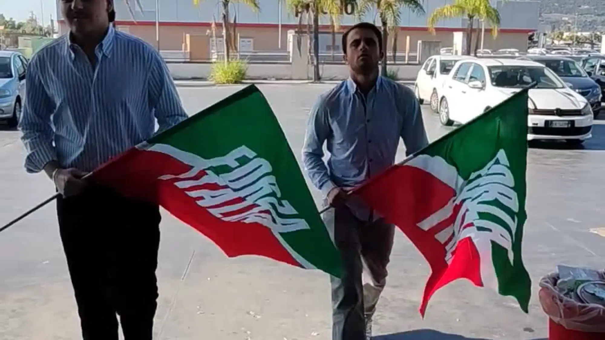 Forza Italia ingiallita? La gag dei Giovani di FI in Campania
