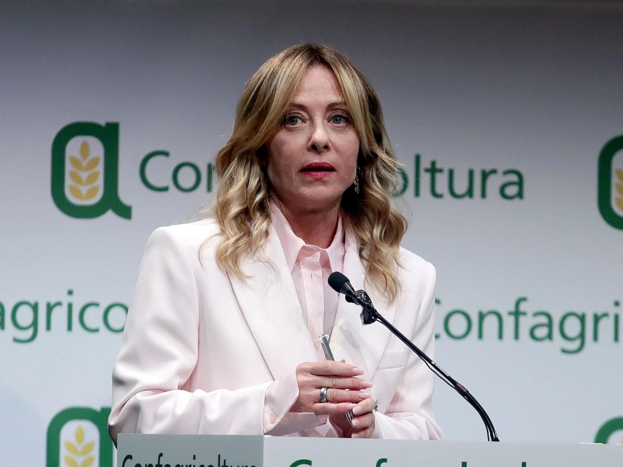 Giorgia Meloni, l'affondo contro la Ue: "Adesso basta ideologia contro l'Italia"