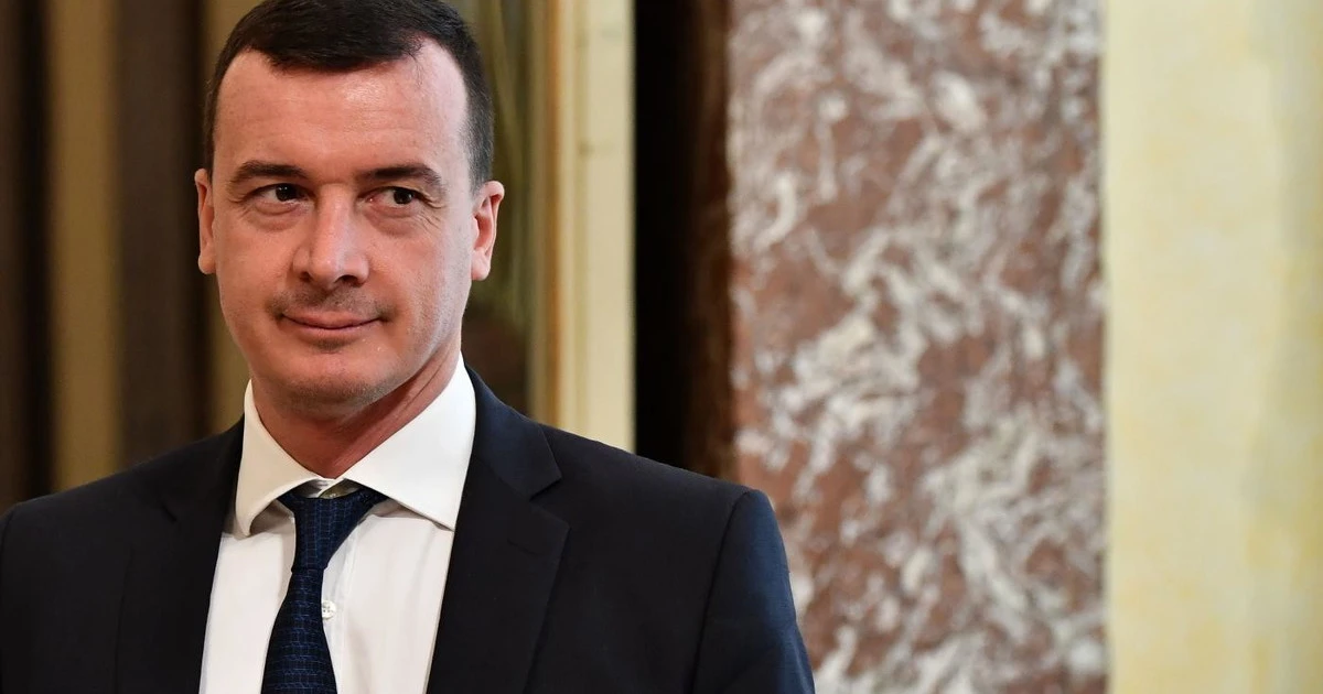 Le Iene, Rocco Casalino svela la "fissa" di Giuseppe Conte: "Lui i capelli se li taglia da solo"