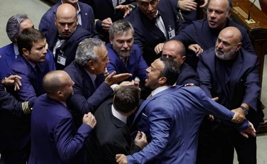 Separazione delle carriere, sì alla Camera: l'opposizione all'assalto dei banchi del governo