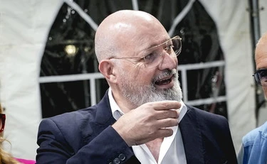Nel Pd processano Bonaccini: "Appiattito su Elly"