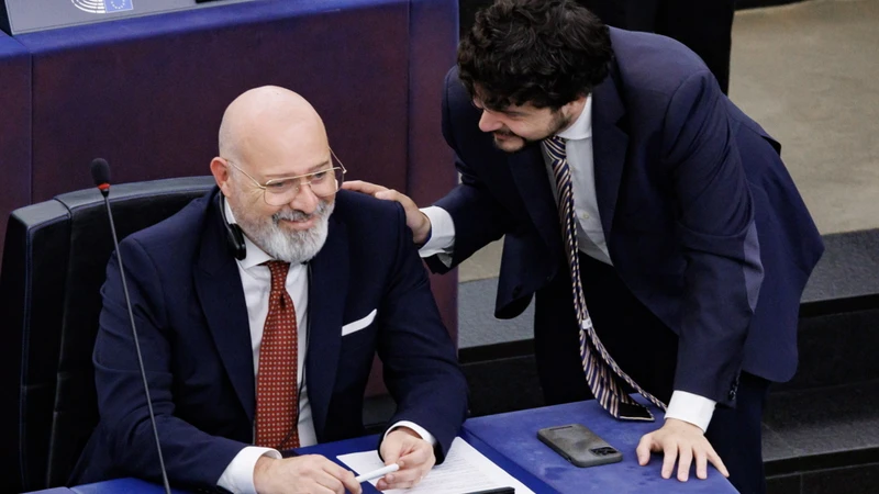 https://media.liberoquotidiano.it/Alt4C3dsS5b-IehvBBogHn4BhvPehrBNojuiIVNFsZc/width:800/quality:90/aW1hZ2VzLzIwMjUvMDkvMTUvMTUxOTE4NTg0LTFmNDM4MzAxLTAzMzUtNDk0Ny1hZTU3LTAxZjkyYjNmMmZmZS5qcGc.webp