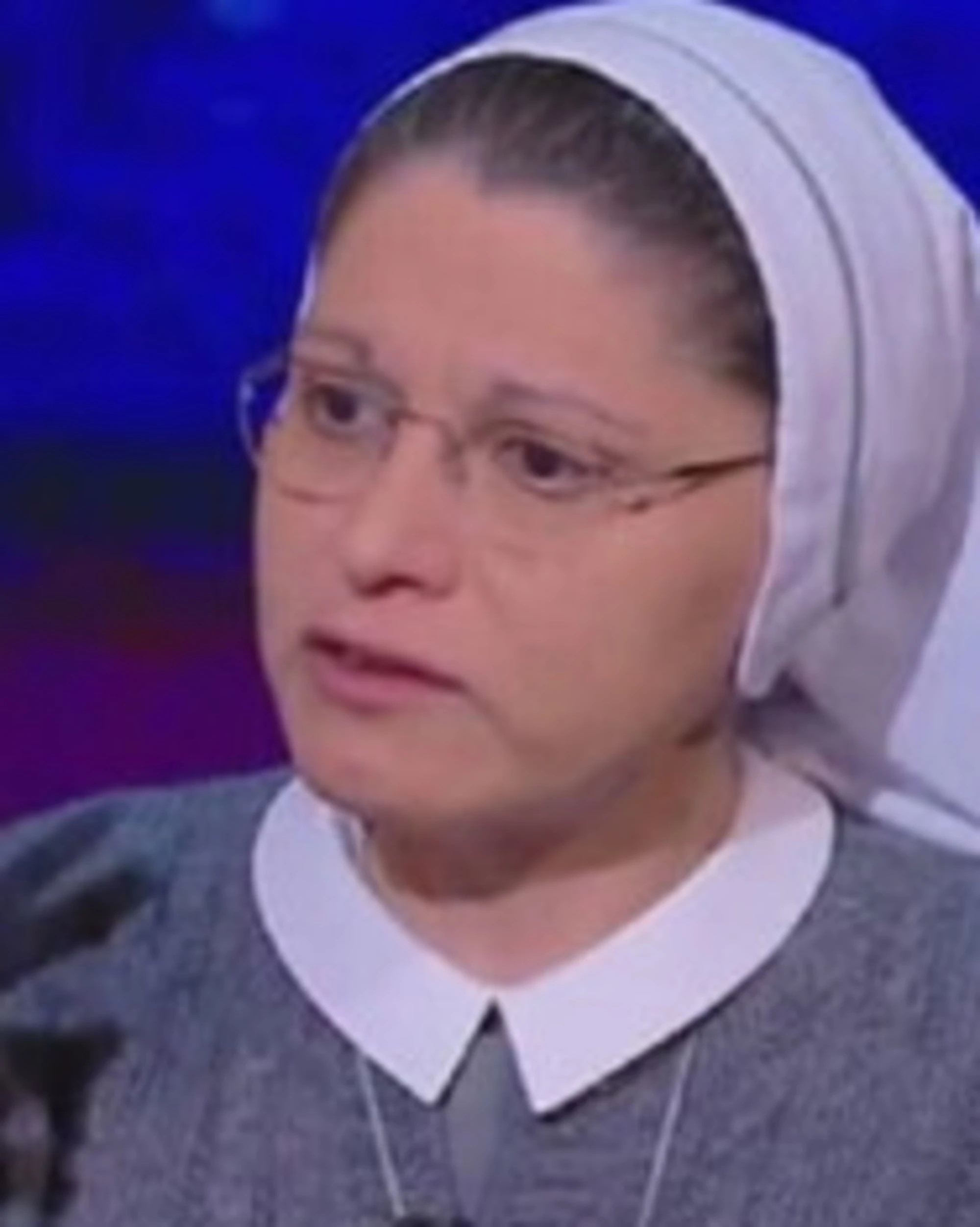 Suor Monia Alfieri inguaia Elly Schlein: "Anche Pd e 5 Stelle lo fanno"