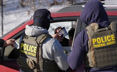 La sinistra scivola sull'Ice e rispolvera il solito odio per il nemico "amerikano"