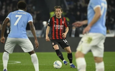 Milan, all'Olimpico vince la Lazio 1 a 0: l'inter si avvicina allo Scudetto