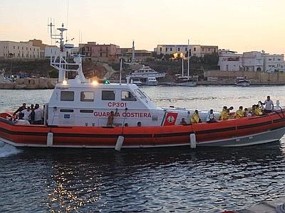 Due salvataggi nel Canale di Sicilia: soccorsi su due barconi oltre 400 migranti