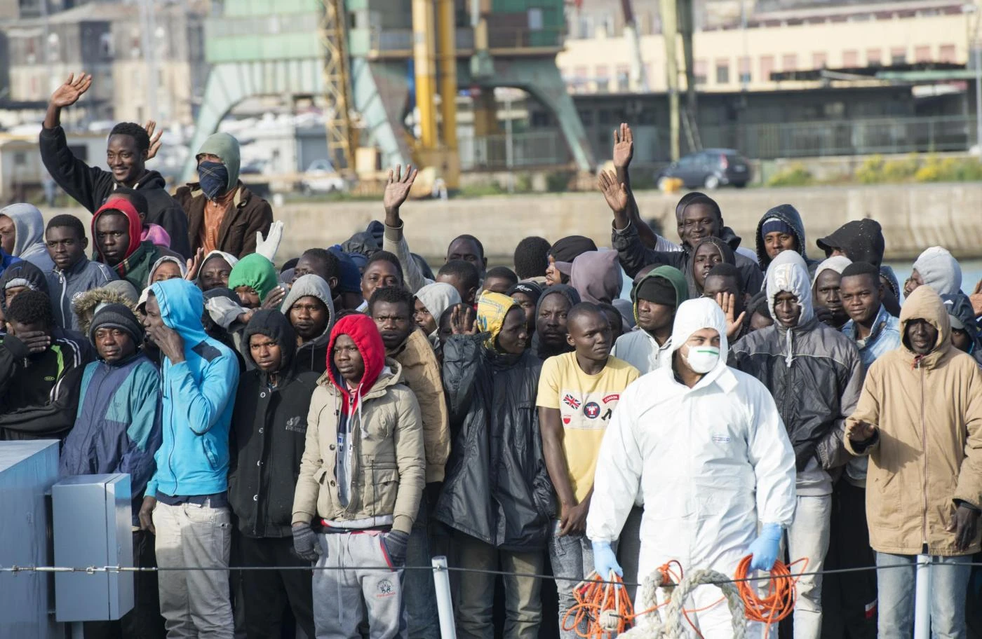 Migranti, Matteo Salvini e l'emendamento anti-furbetti: i "Paesi sicuri", la svolta sulla richiesta d'asilo
