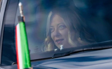 Giorgia Meloni, lo sfregio a Manfredonia: foto imbrattata e insulti