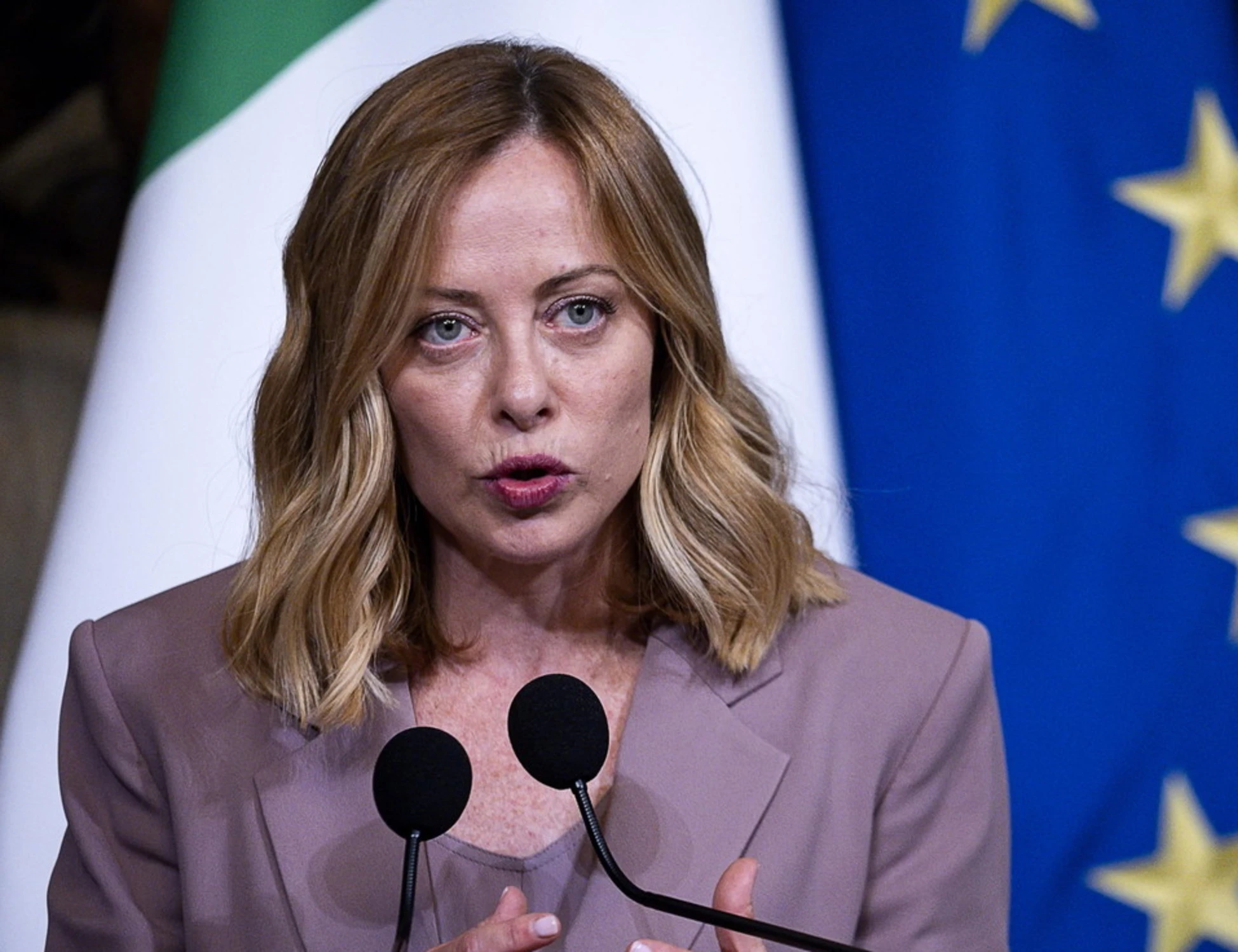 Femminicidi, Giorgia Meloni: "Dobbiamo fare di più tutti insieme"