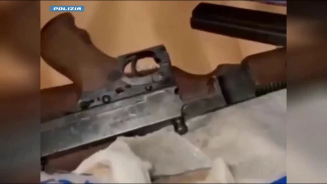 Nel Milanese due arresti per detenzione e traffico di armi da guerra