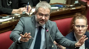 Coronavirus, Claudio Borghi contro il Pd: "Processano Salvini e poi chiedono lo scudo penale con 11mila morti"