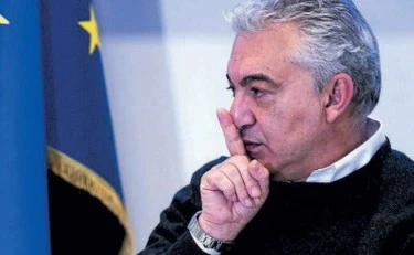 Mascherine cinesi, Arcuri assegna in soli 29 minuti oltre 200 milioni di euro