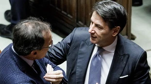 Crosetto e Conte, la frase rubata in Transatlantico: "Qualcuno aveva scommesso, vero?"