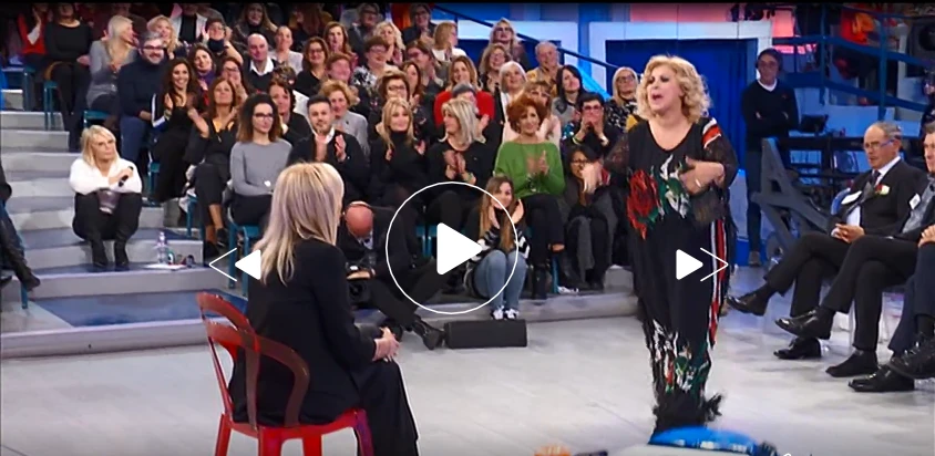 Uomini e Donne, Gemma Galgani presa a schiaffi da Tina Cipollari: "Sai cosa sei?", l'insulto in studio