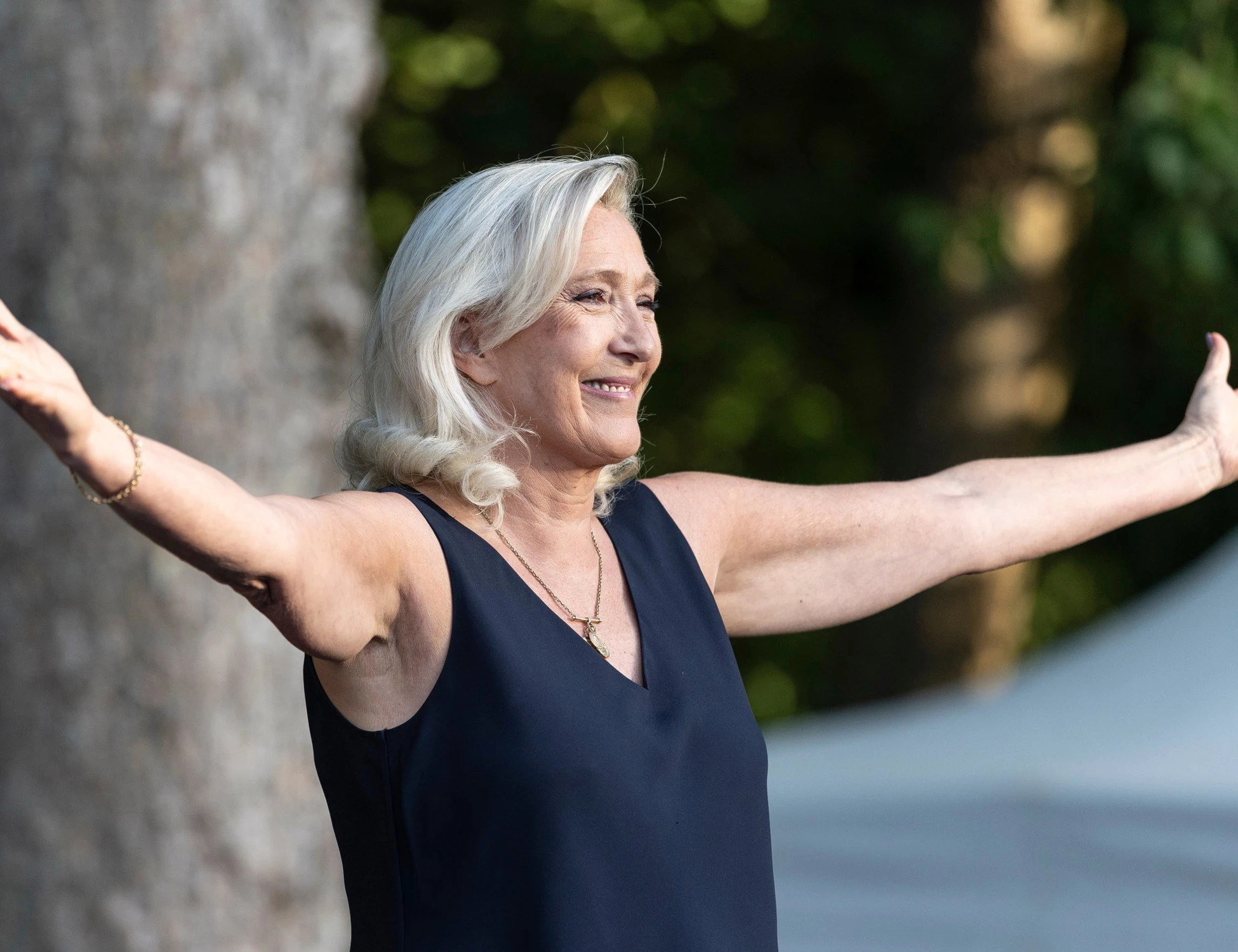 Sondaggio in Francia, Marine Le Pen davanti ma... Incubo rosso all'Eliseo