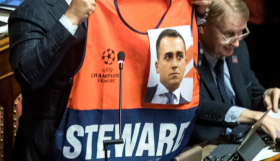 Luigi Di Maio, il Lecce cerca steward per lo stadio e il web si scatena: "L'ex capo M5s è perfetto"