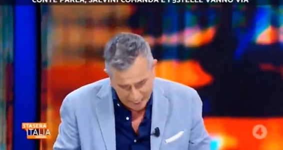 Mediaset, rabbia dopo la rissa Sgarbi-Mughini a Stasera Italia: su cosa è calata la mannaia