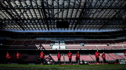 Coronavirus, Serie A e stadi riaperti, Spadafora e regioni premono. Scontro durissimo con Speranza e tecnici: "Una pazzia"