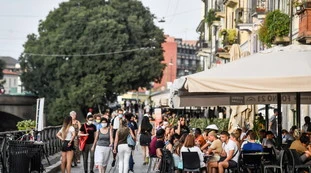 Coronavirus, bollettino 21 giugno: mai così pochi contagi e morti. Via le mascherine da subito? 