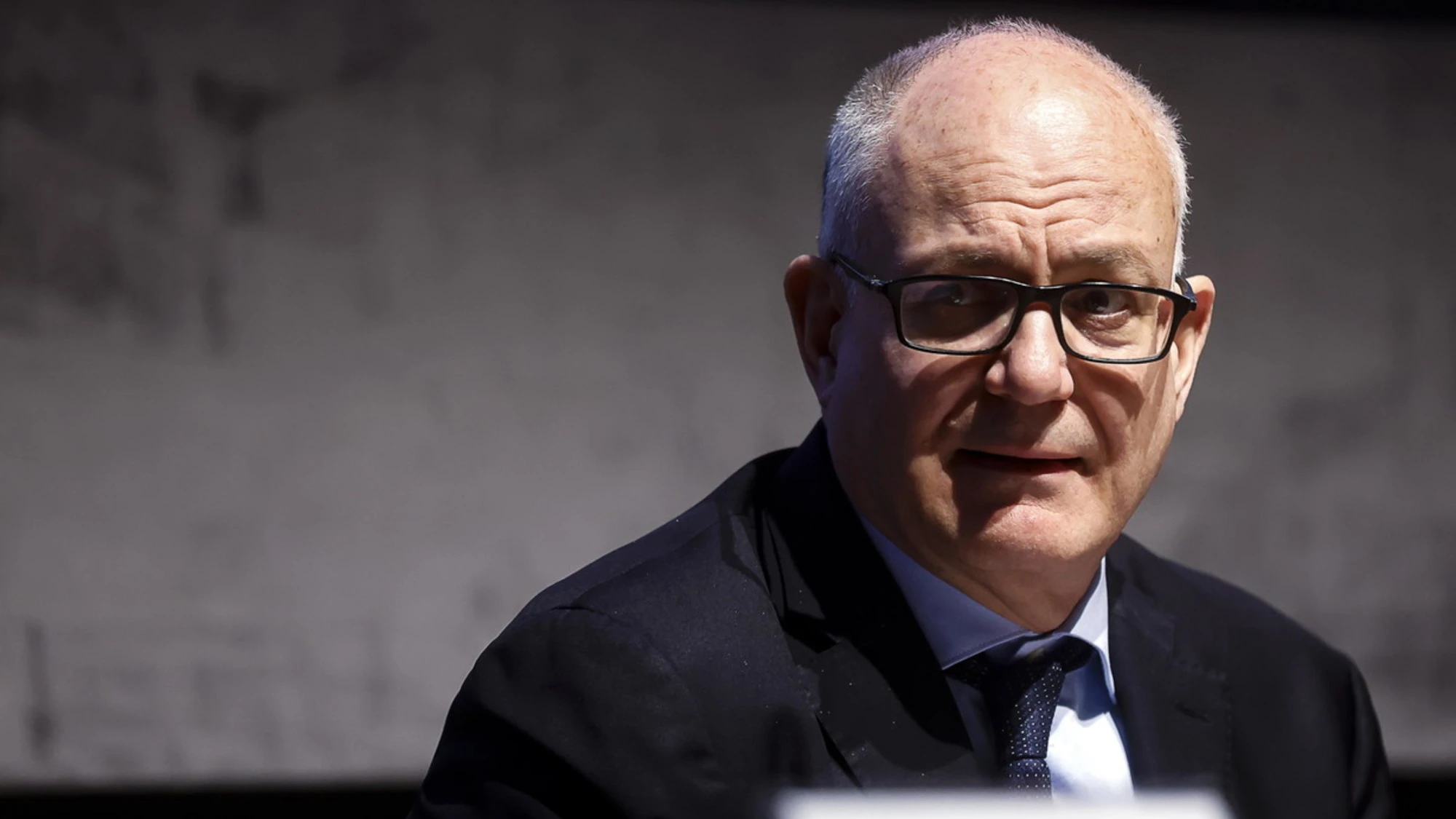 Roberto Gualtieri, "prendi un migrante in casa"? Rovinoso flop: solo 3 adesioni