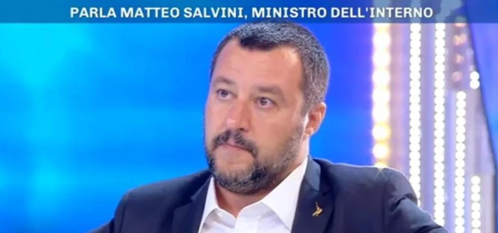 Matteo Salvini, ovazione a Domenica Live dalla d'Urso: "Di cosa parlerò stasera con Berlusconi"