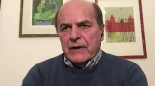 Pierluigi Bersani a Otto e Mezzo, "trattenere l'orgasmo": come finirà il duello Renzi-Conte