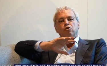 https://media.liberoquotidiano.it/AzDfhfYWDVlB4DTjRUfb744wL8Ois1InZdPLIFxTyjs/width:800/quality:90/aW1hZ2VzLzIwMjYvMDgvMjUvMDcwODA4ODQyLWVlNzkyZDI1LTcxNDAtNDBmMS04ZjQ3LTg0YTZkZDZiZWU5YS5qcGc.webp