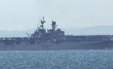 Medio Oriente, la diretta. Uss Tripoli salpata da Singapore. Wsj: Mosca aiuta l'Iran. Trump: ancora 2 settimane di guerra