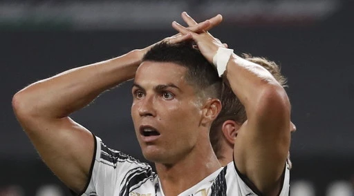 Cristiano Ronaldo, nel suo libro Fabrizio Corona fa a pezzi il portoghese: "Subumano"