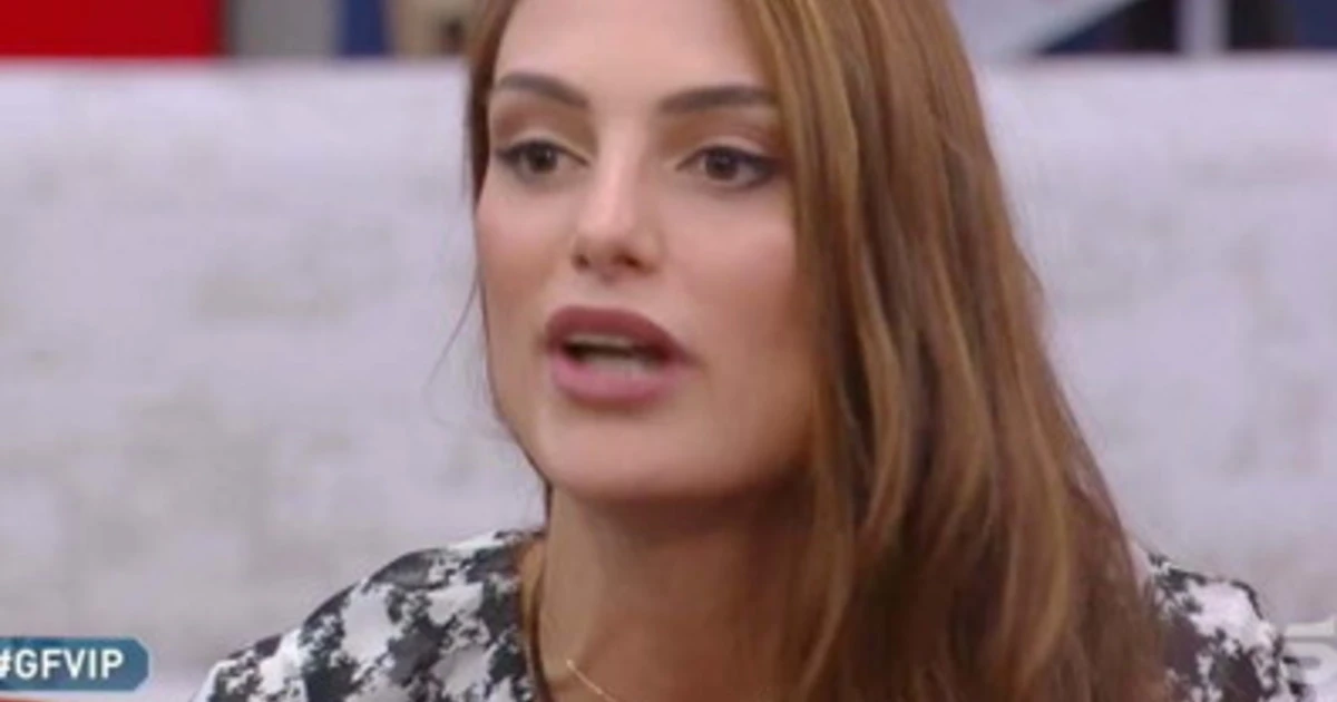 Grande Fratello Vip, Franceska Pepe e la confessione da censura: "Vittorio Sgarbi è durato sette ore", il segreto del critico