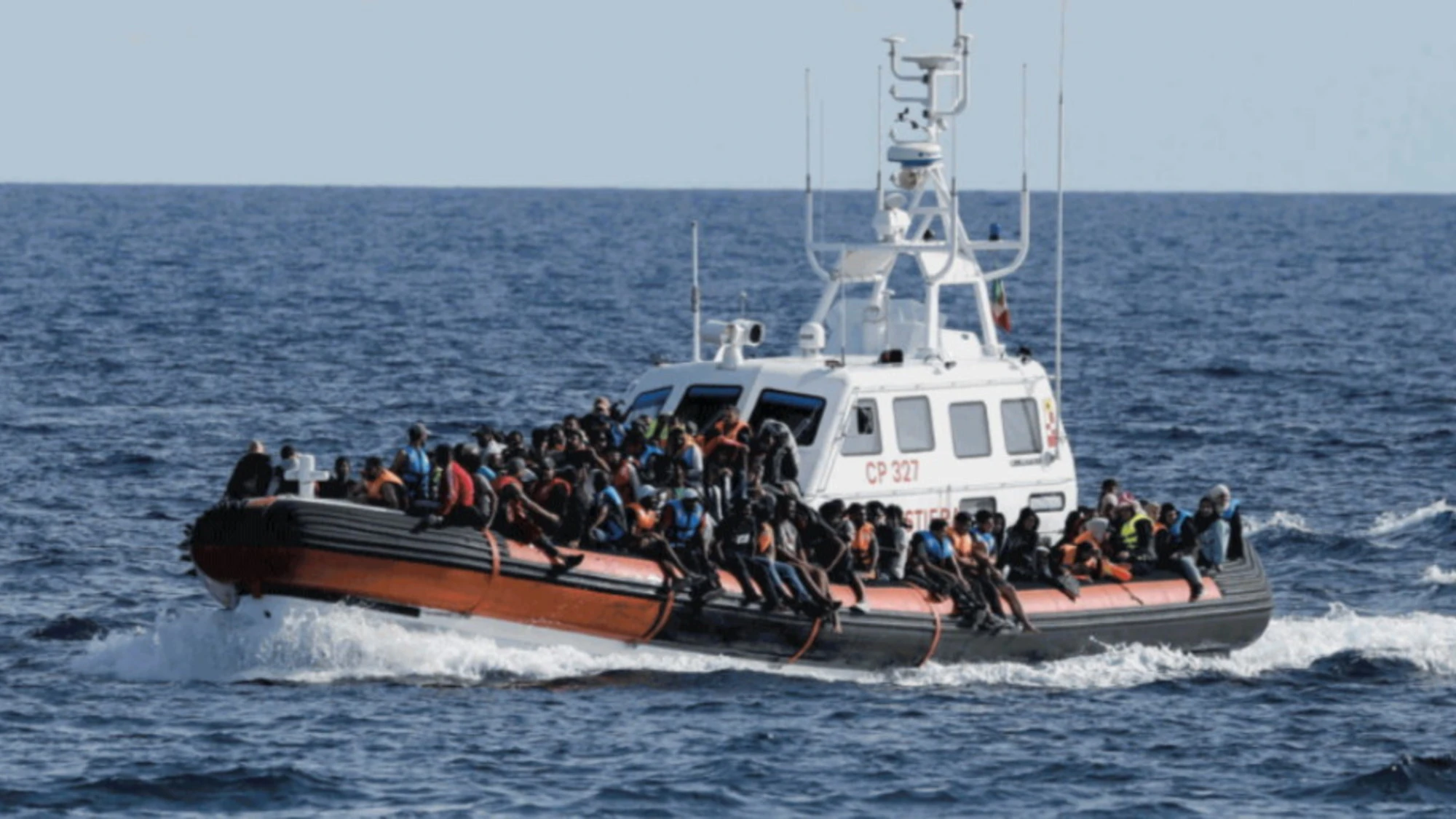Remigrazione, prove tecniche in Lombardia: ecco chi torna a casa sua