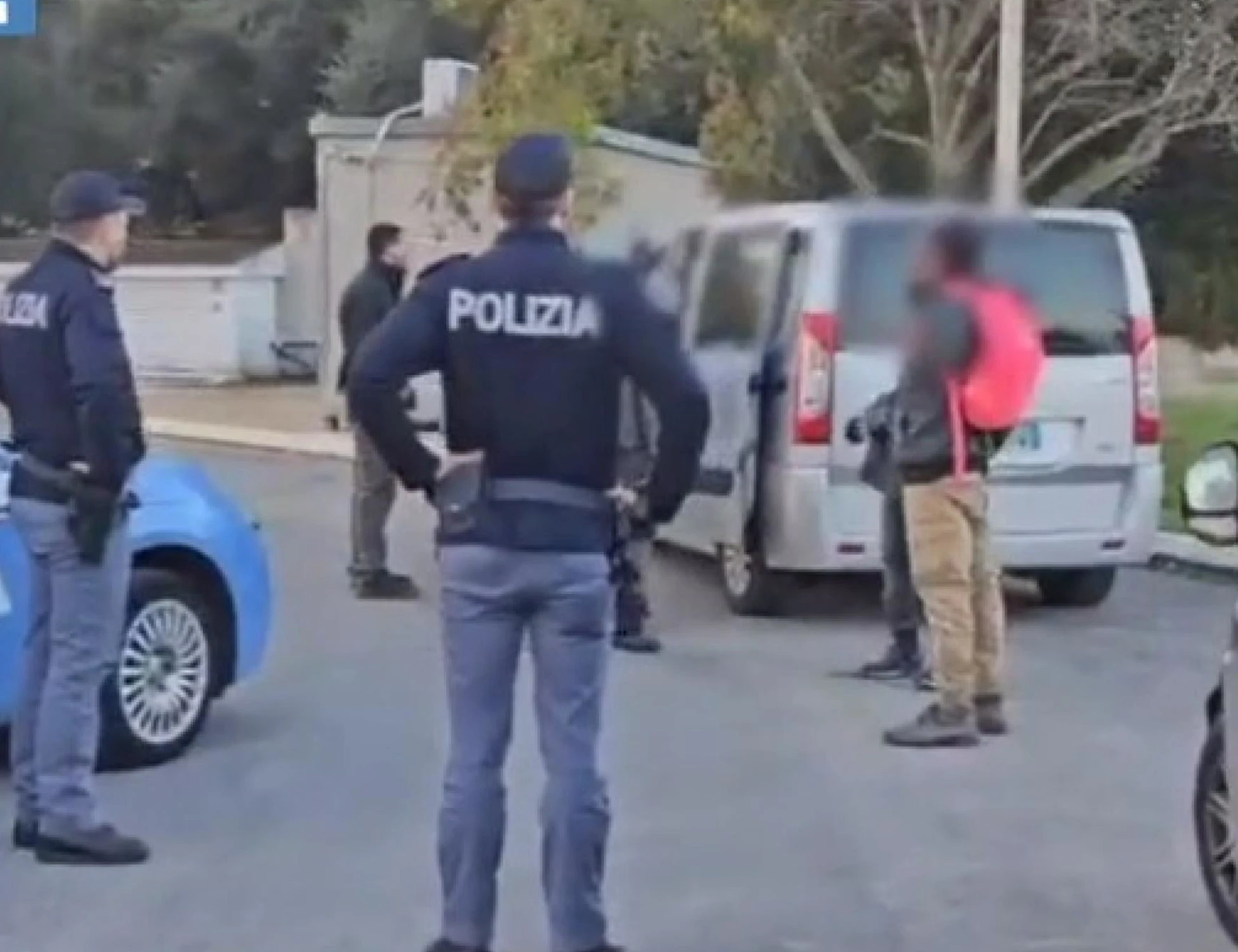 Prato, un immigrato lo colpisce con un pugno in faccia: 18enne in coma