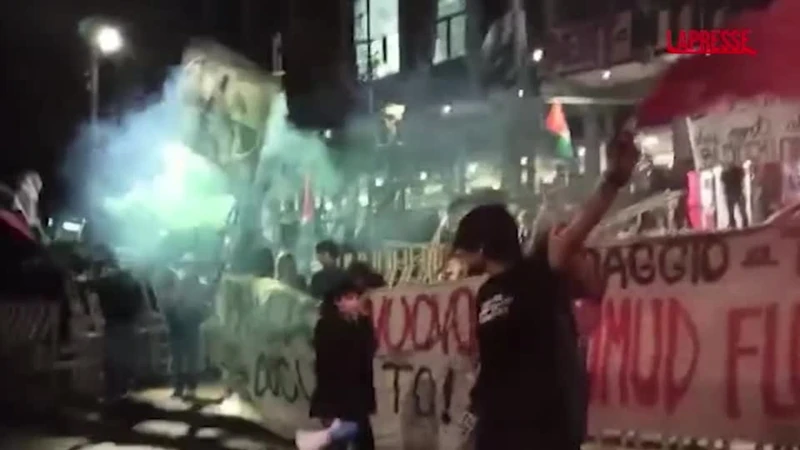 https://media.liberoquotidiano.it/B2t1KZLWeThfB-82ixAyQQRnej5s9eTrJE4WqfCvLE4/width:800/quality:90/aW1hZ2VzLzIwMjUvMTAvMDIvMDYxODEzNTEyLWQ2ZTYzYWM3LWZjMmUtNDY0NS04MjM0LTMzMGFlYjcwZDA2NS5qcGc.webp