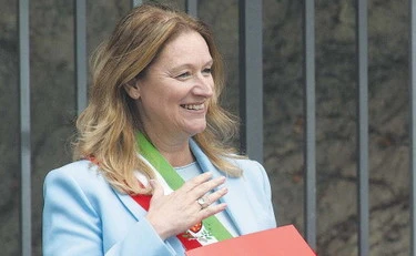 Prato, la sindaca Pd Bugetti è indagata: "Dimissioni subito"