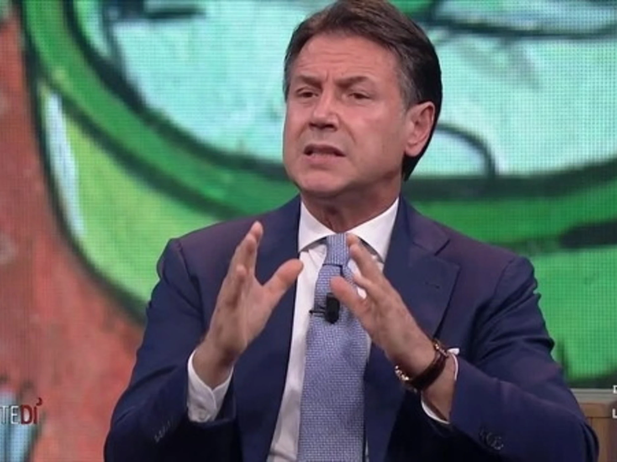 Conte disperato in tv, la spara grossa contro Fdi: "Ci vediamo in Tribunale"