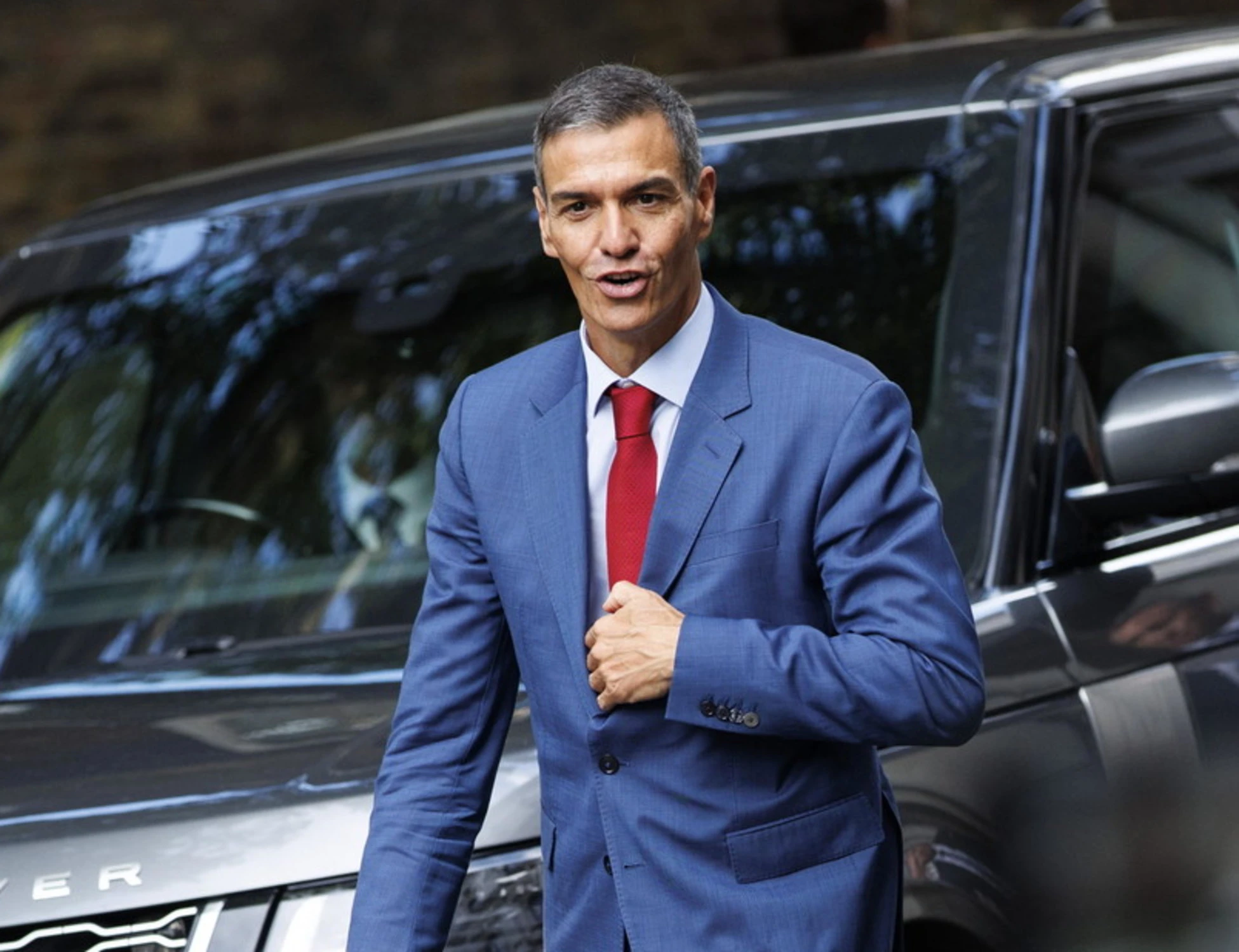 Pedro Sanchez, figuraccia planetaria: perché il suo aereo torna subito a Madrid