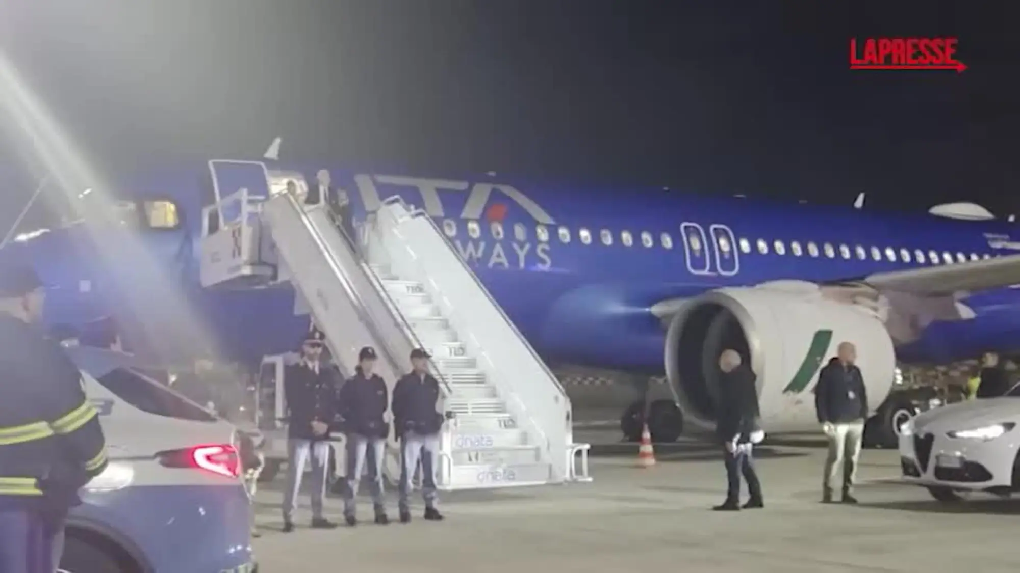 Milano-Cortina: la fiamma olimpica è in Italia