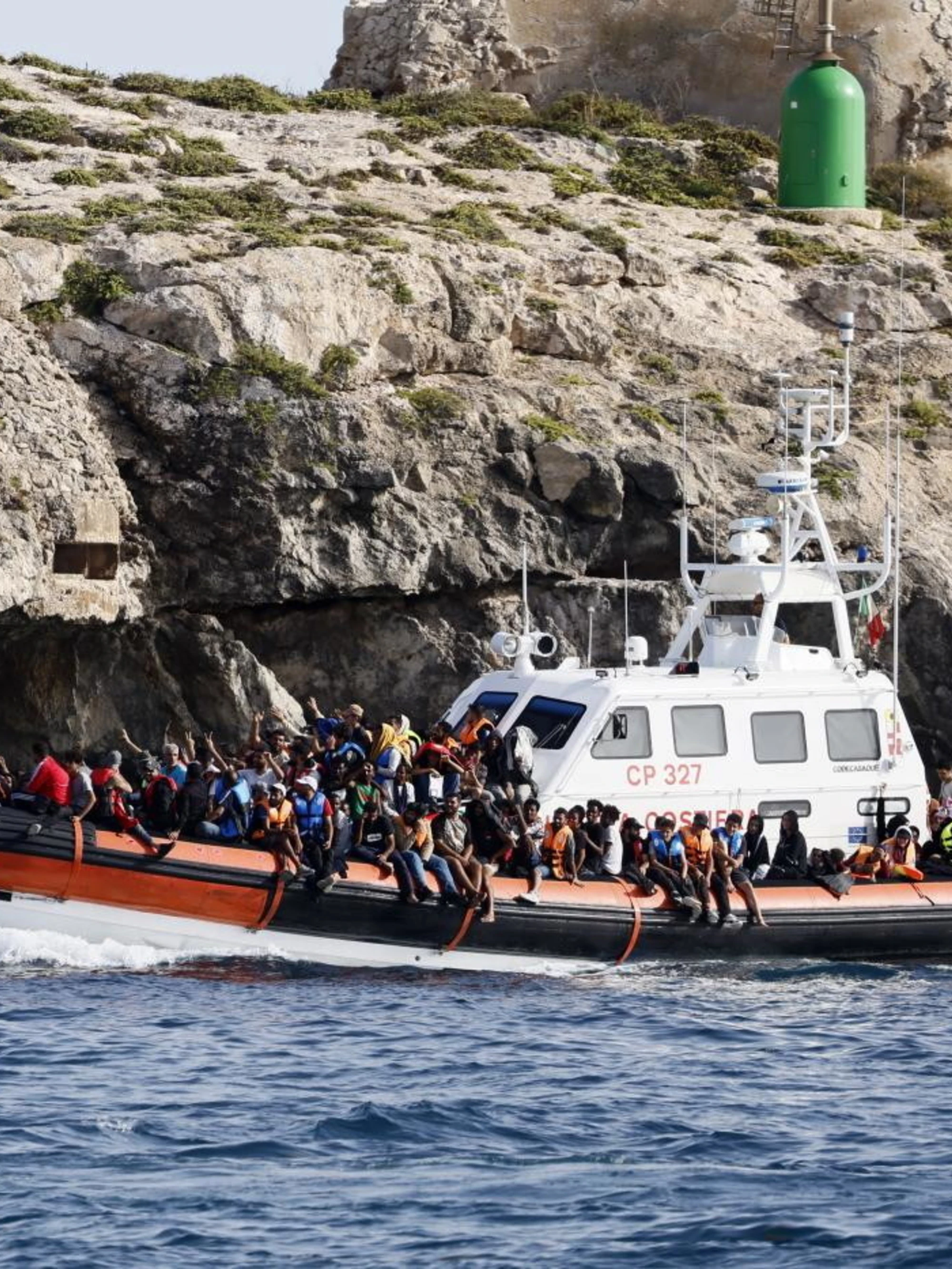 Noi, i migranti e la lezione della Francia