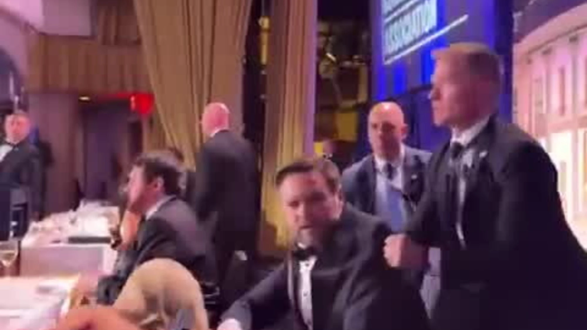 L'istante in cui Trump e Vance vengono messi in sicurezza