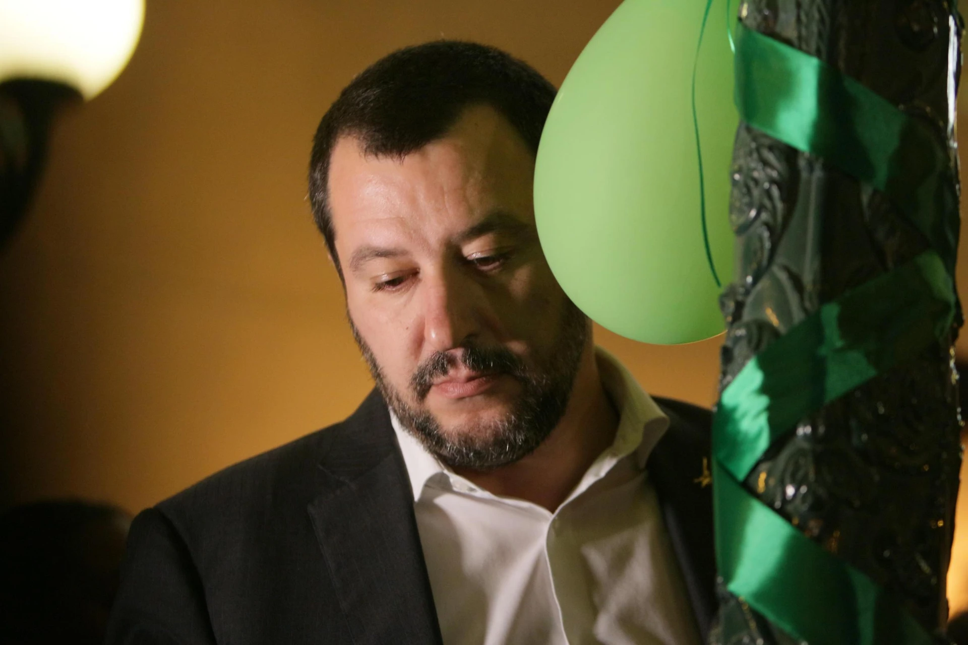 Matteo Salvini furibondo con Silvio Berlusconi: "Apre al Pd? Ci vada da solo"