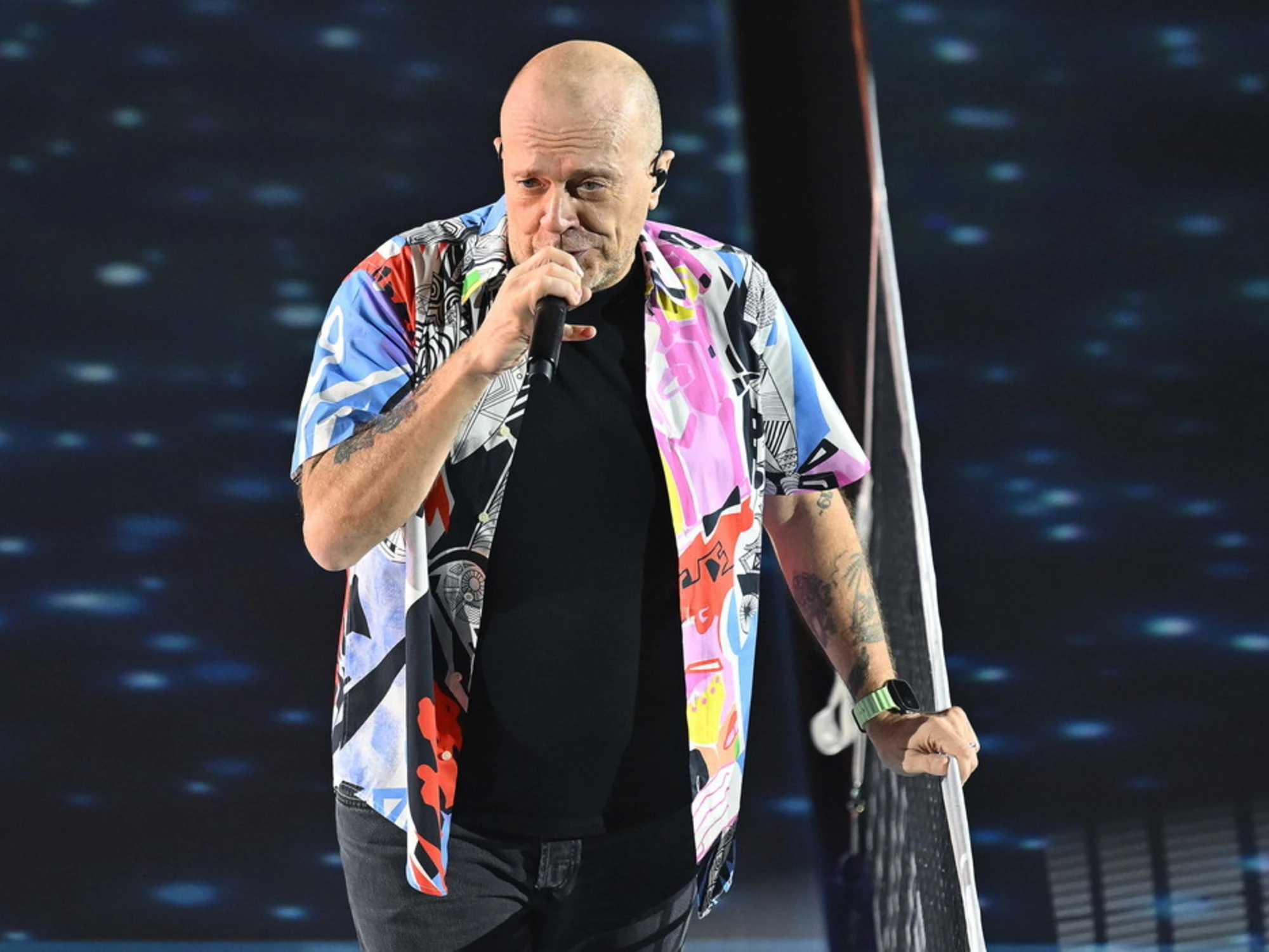 Max Pezzali seduce i compagni