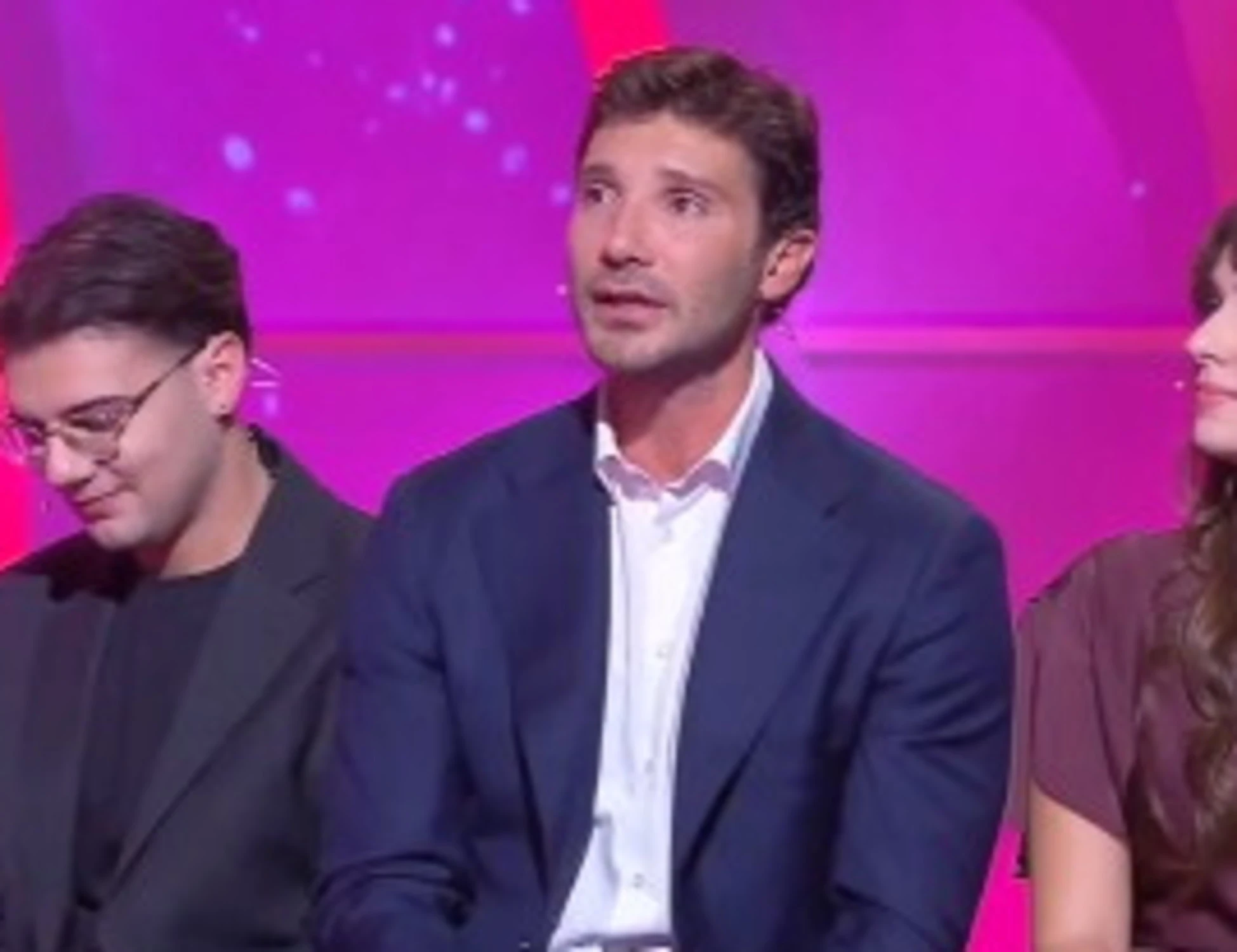 De Martino a C'è posta per te, è un caso: "Ai ragazzi non frega nulla"