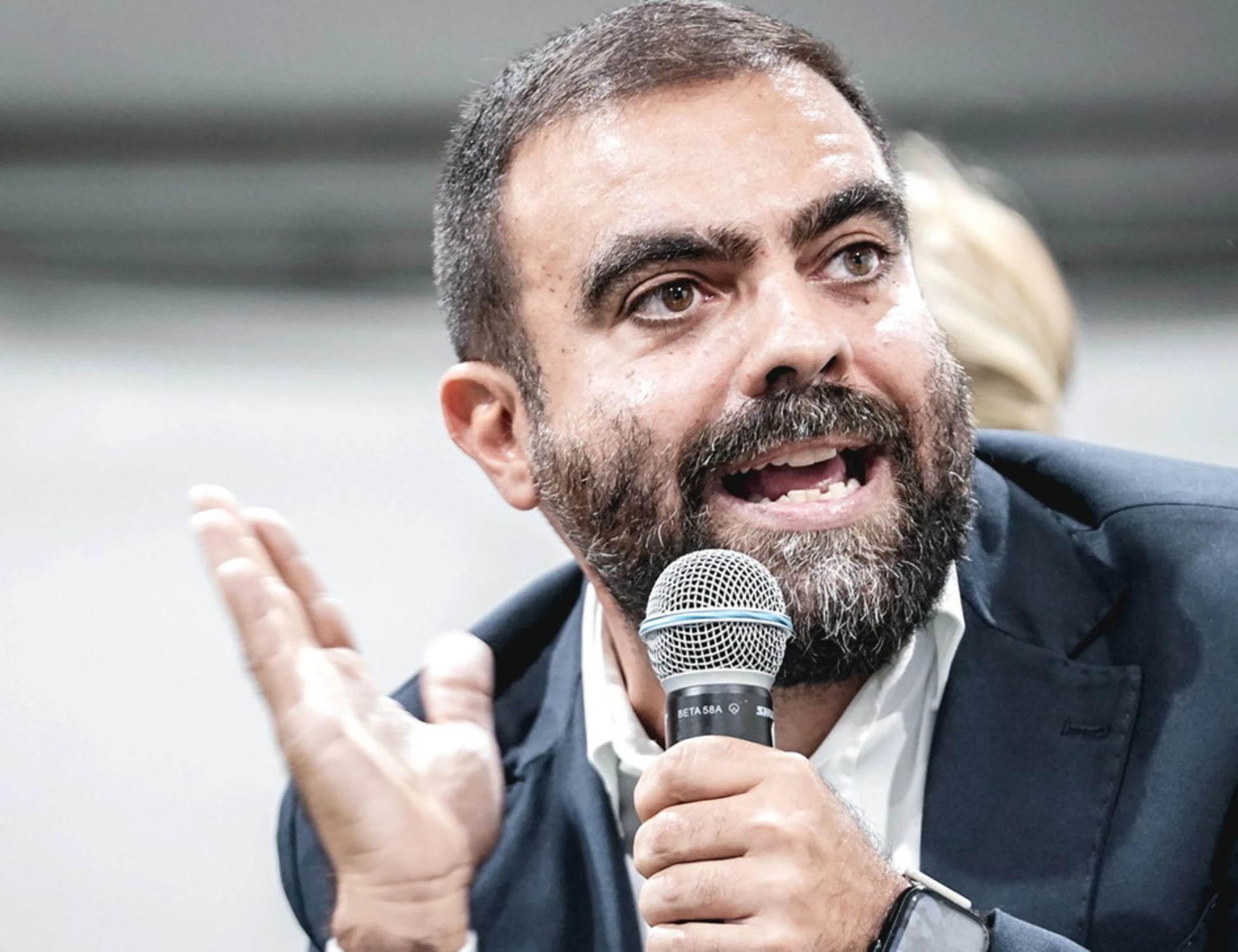 L'ultimo delirio di Avs sugli affitti: "I comuni gestiscano le case private"