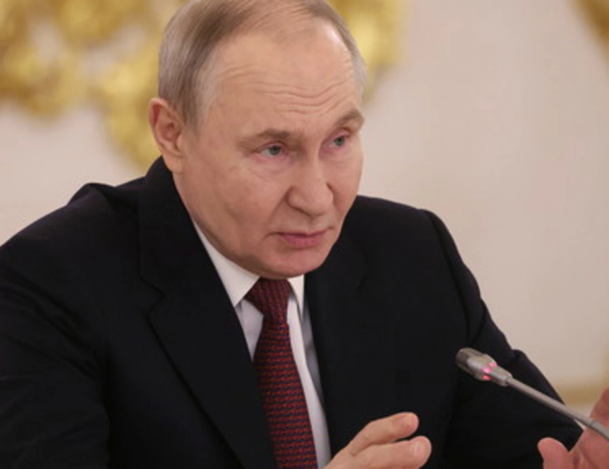 Vladimir Putin, il ricatto sessuale dello zar: documenti clamorosi