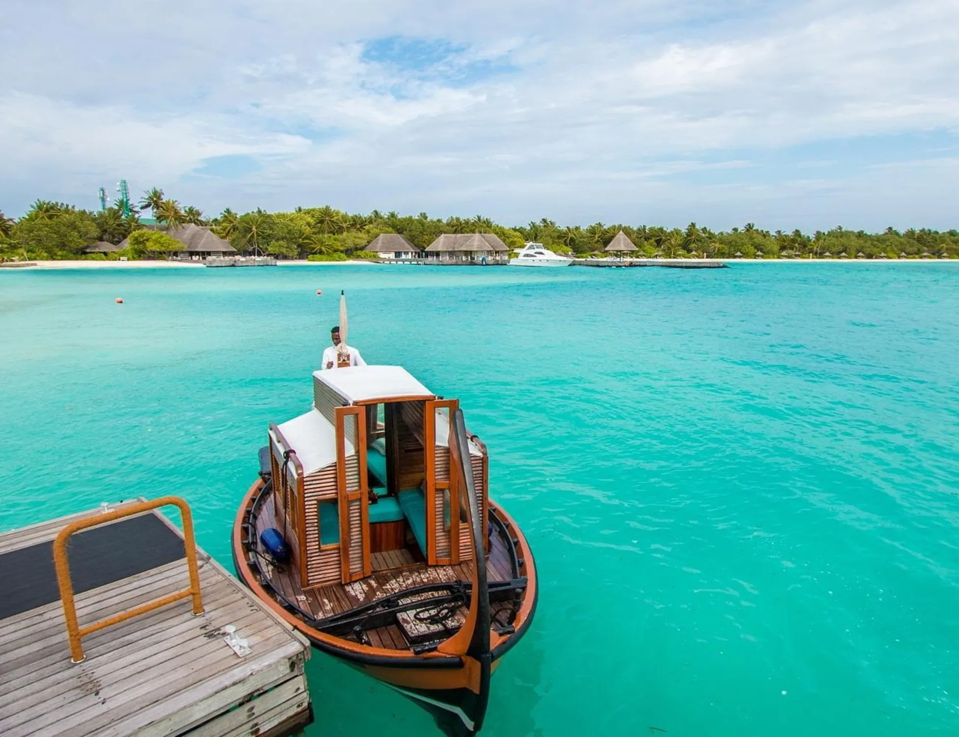 Maldive, cos'è successo sotto la "safari-boat"