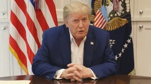 Donald Trump, "le lettere d'amore di Kim Jong-un". Documenti riservati negli scatoloni: sconcerto alla Casa Bianca
