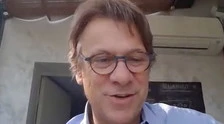 Nicola Porro contro Mario Draghi: "Pandemia quasi finita? Ma allora con lo stato di emergenza e il Green Pass..."