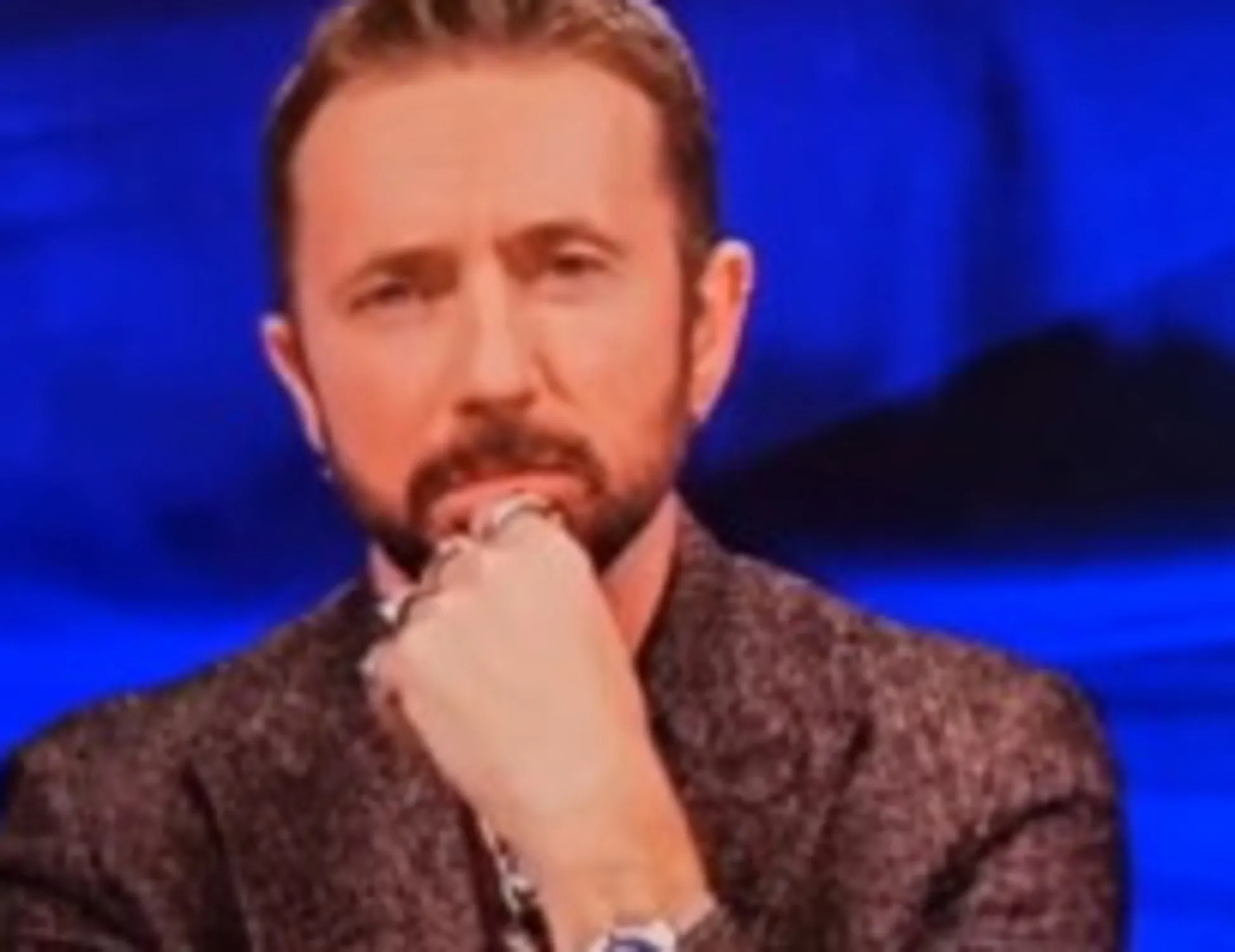 Leggi l'articolo: "Il signore con gli anelli...": Scanzi umiliato su Rete 4