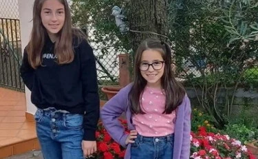 Sorelle scomparse, il telefono nel panettone e la sim del pachistano: la pesante accusa alla mamma