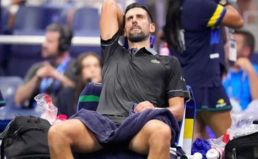 Djokovic, vomito, crollo e ritiro agli Us Open: "Un problema serio", mondo del tennis sconvolto